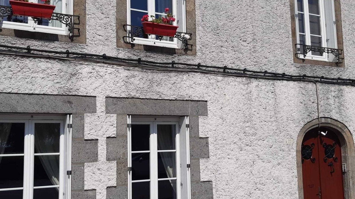 Le Dorat Apartment | Apartment 3 a lovely 1 bed flat with garden and parking. No fees.