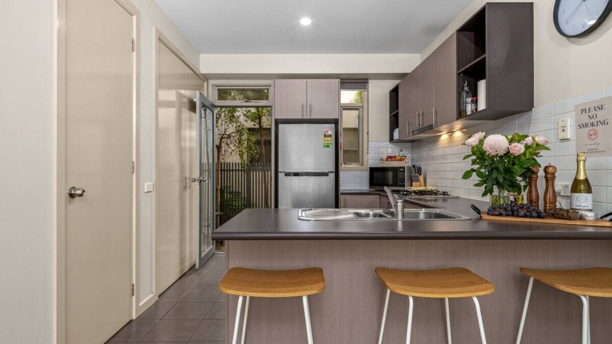 Shepparton South Apartment | Apartment 3 · Central Shepparton opposite Lake Victoria 3
