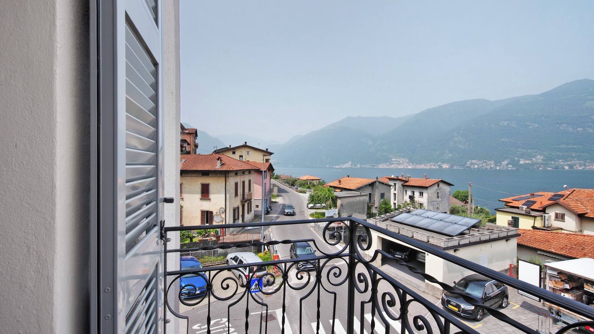 Lezzeno Apartment | Apartment '3' with Lake View, Shared Pool and Wi-Fi