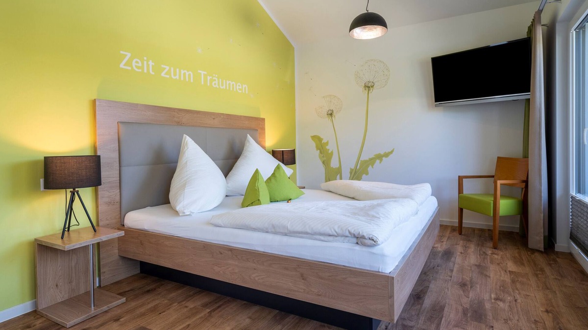 Hagnau Apartment | Apartment '302' with Shared Garden, Wi-Fi and Air Conditioning