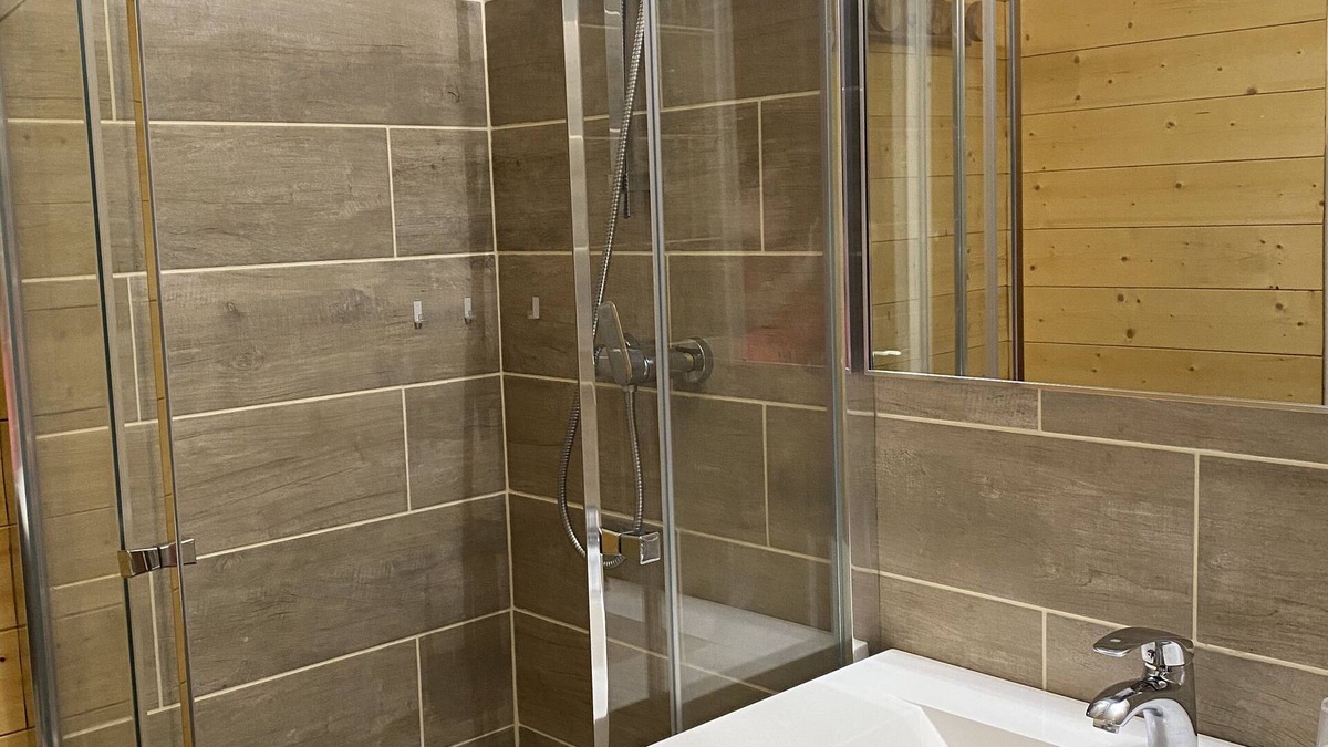 Les Deux Alpes Apartment | Apartment 4 pers Centre Station - Pied de piste with ESF school next door