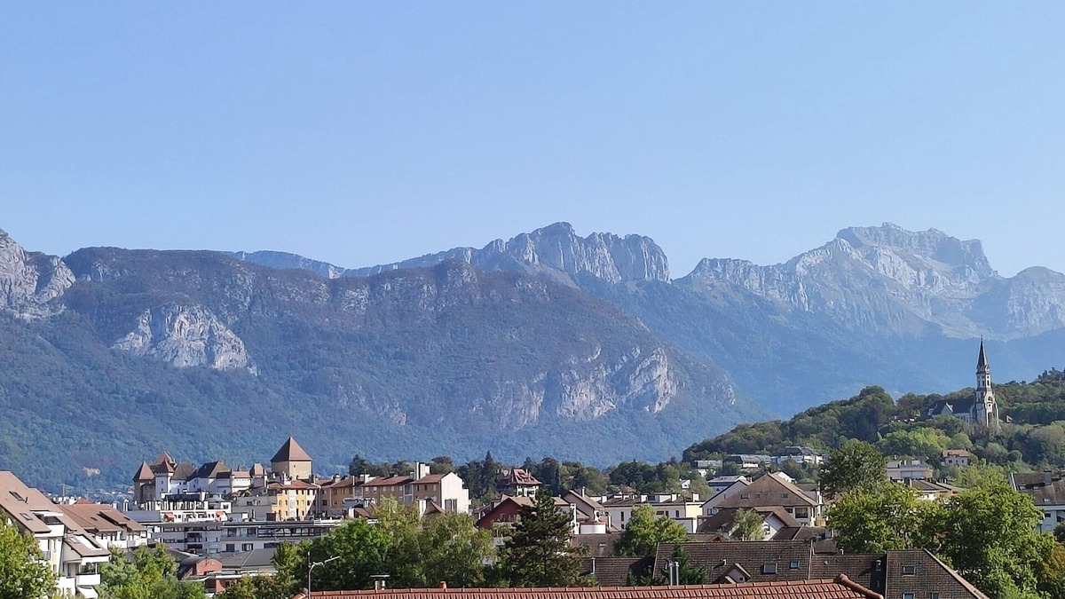 Cran-Gevrier Apartment | Apartment 40 M2 with nice view, quiet location 10mn walk from the center