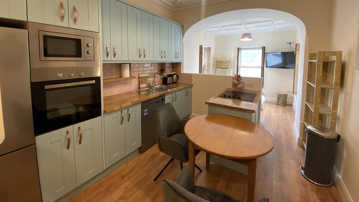 Kylemore Cottage | Apartment 412 - Kylemore - sleeps 2 guests in 1 bedroom