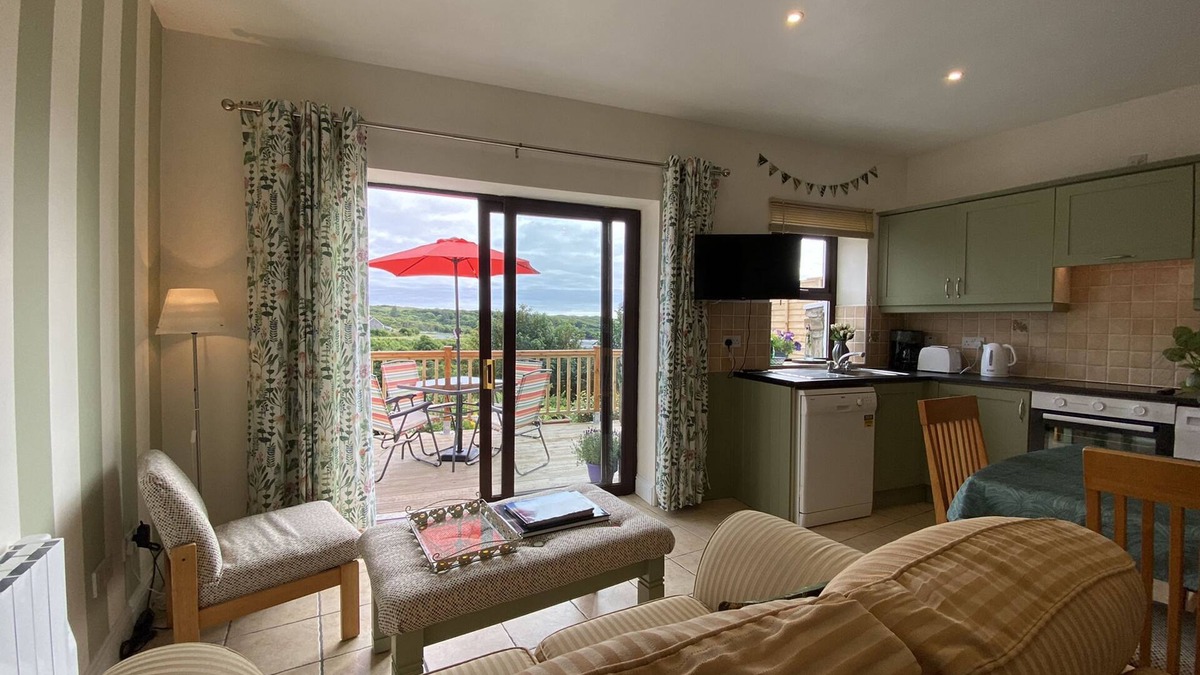 Clifden Cottage | Apartment 432 - Clifden - sleeps 2 guests in 1 bedroom