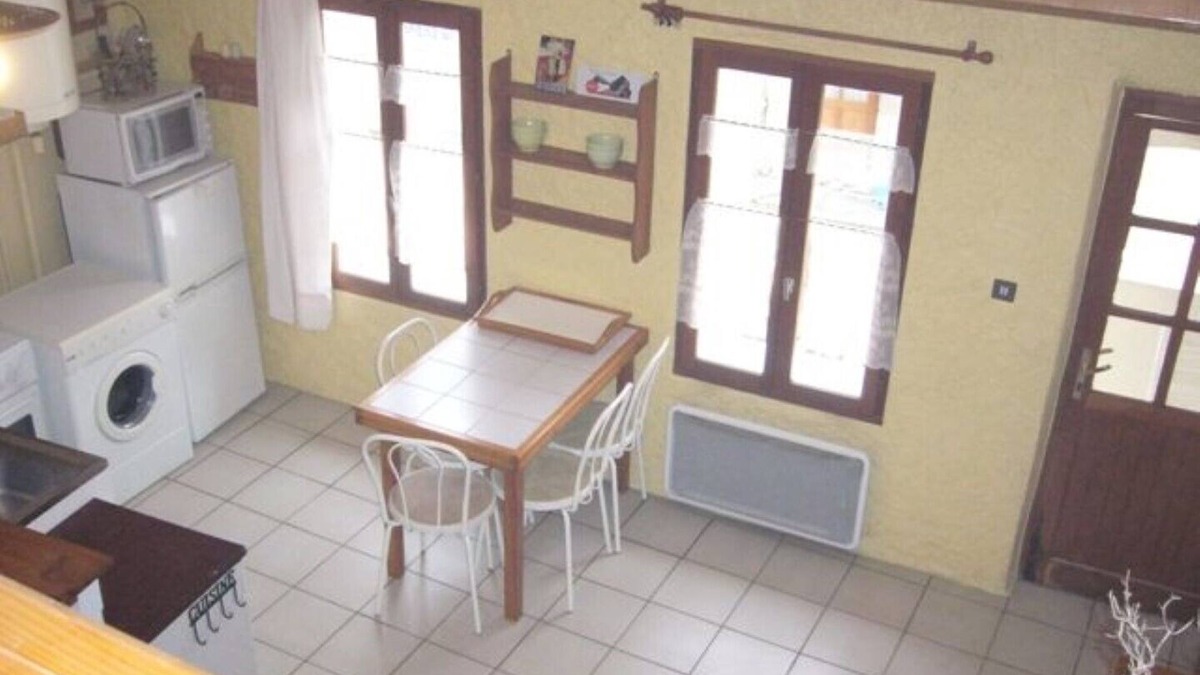 Nissan-lez-Enserune Apartment | Apartment 5 people center village