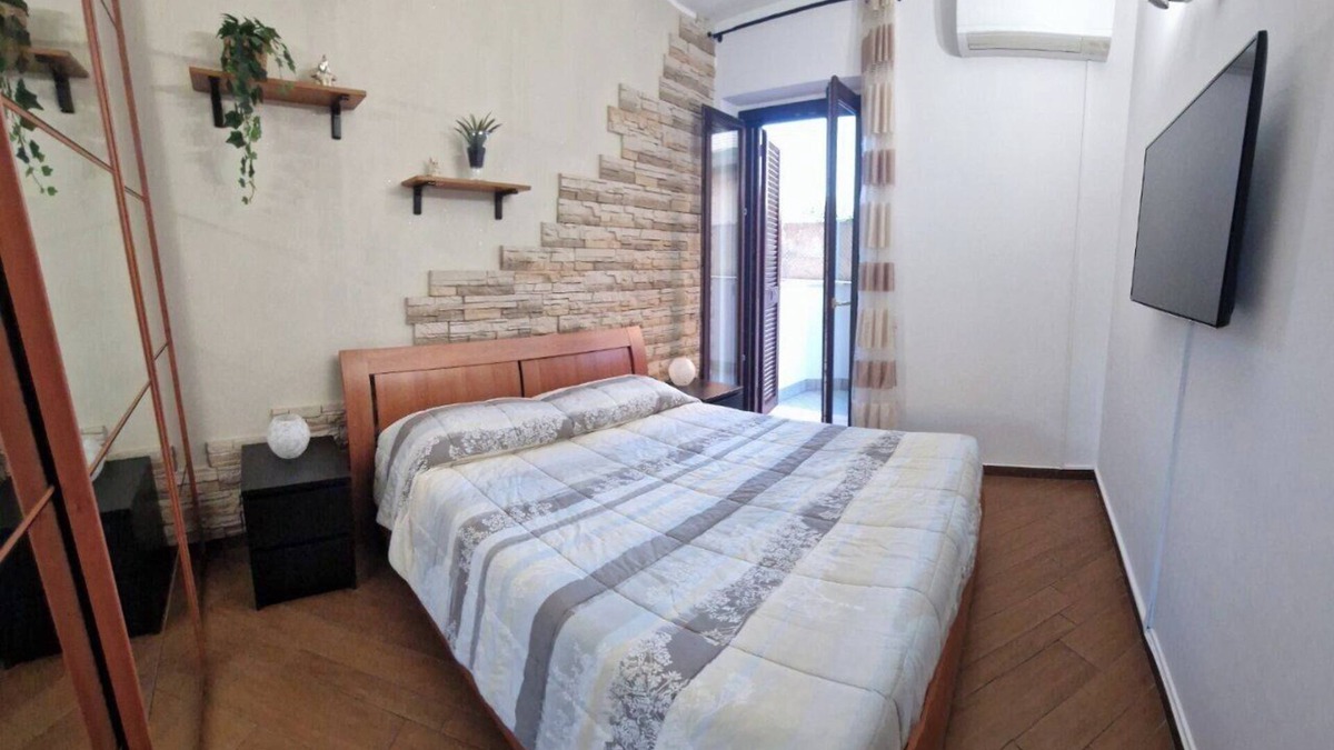 Isola Sacra Apartment | Apartment 5 min from Airport, Self Check-in h24, Private Garden, Wi-Fi, A/C, TV