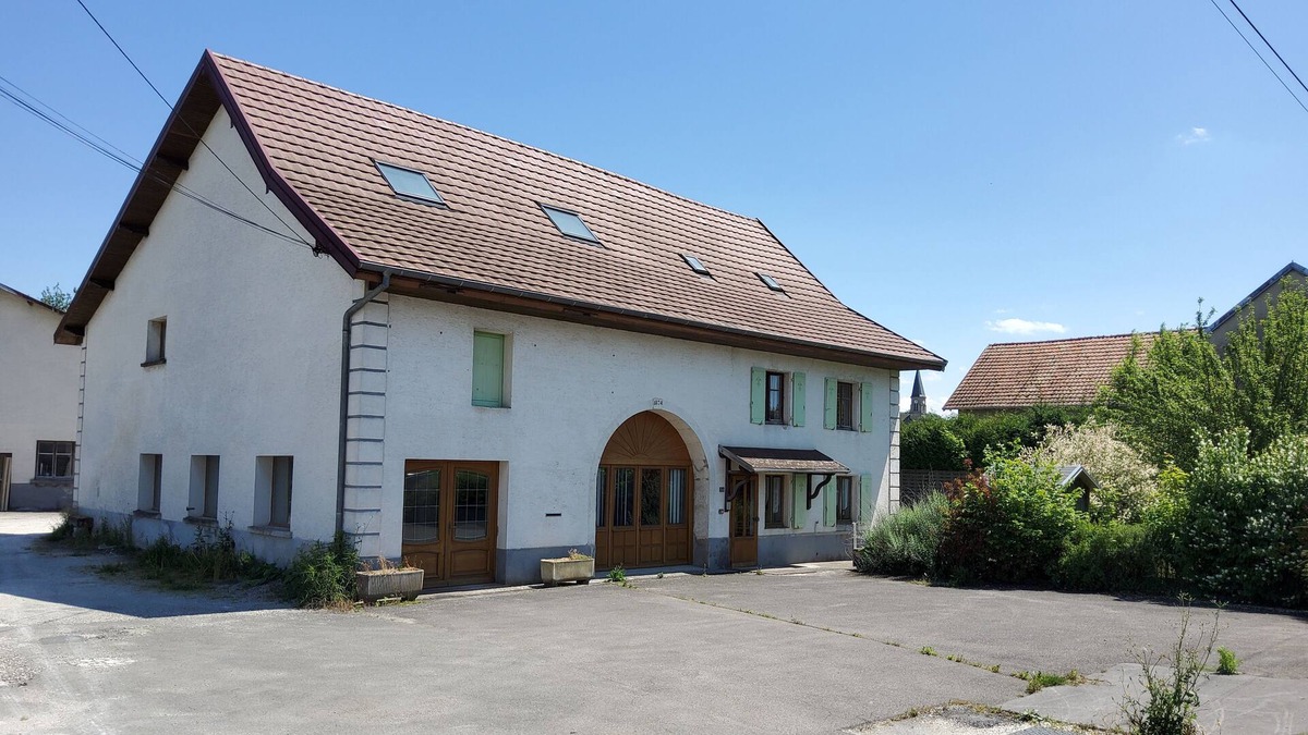 Trevenans Apartment | Apartment 5 minutes from the TGV station and the entrance to the A36 motorway