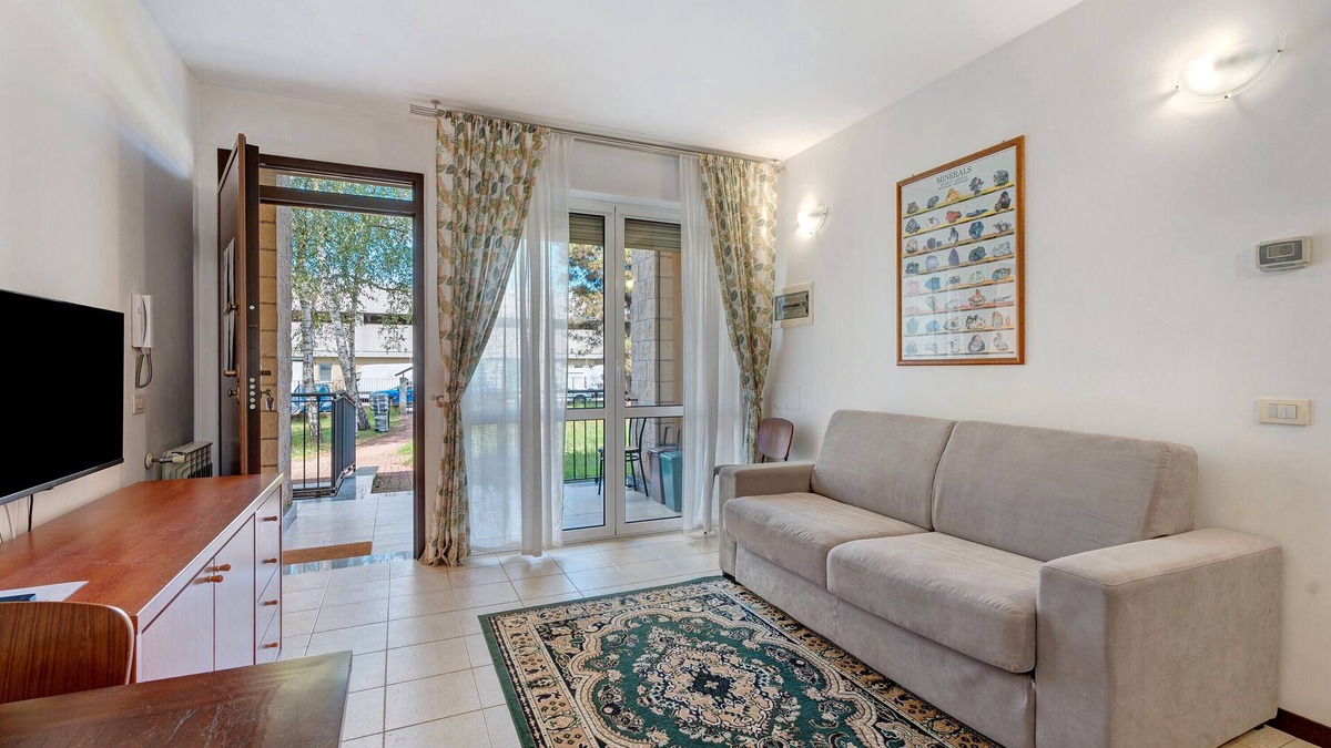 Lonate Pozzolo Apartment | Apartment '5' with Shared Garden, Balcony and Wi-Fi