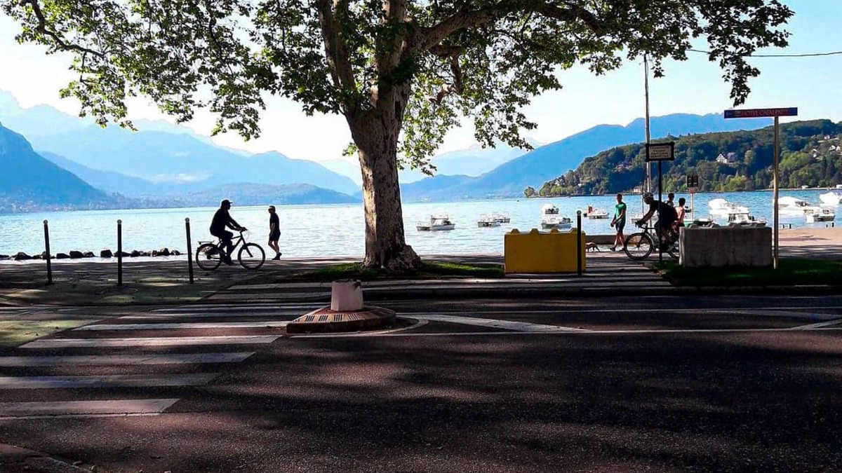 Annecy Old Town Condo | apartment 55 m²/"Chez LÔrette"/250m LAKE/GARAGE connected lock