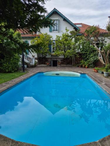 Hendaye Apartment | Apartment 55 m2, sunny garden & pool in Villa 1905