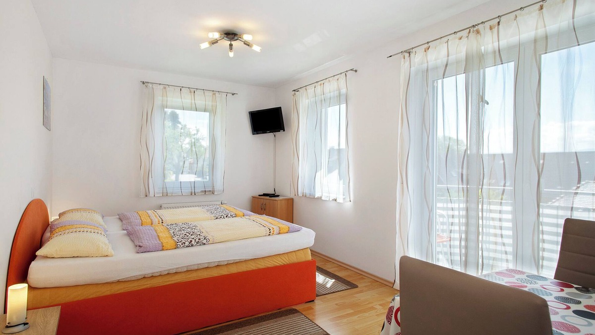 Nonnenhorn Apartment | Apartment '6' with Balcony and Wi-Fi