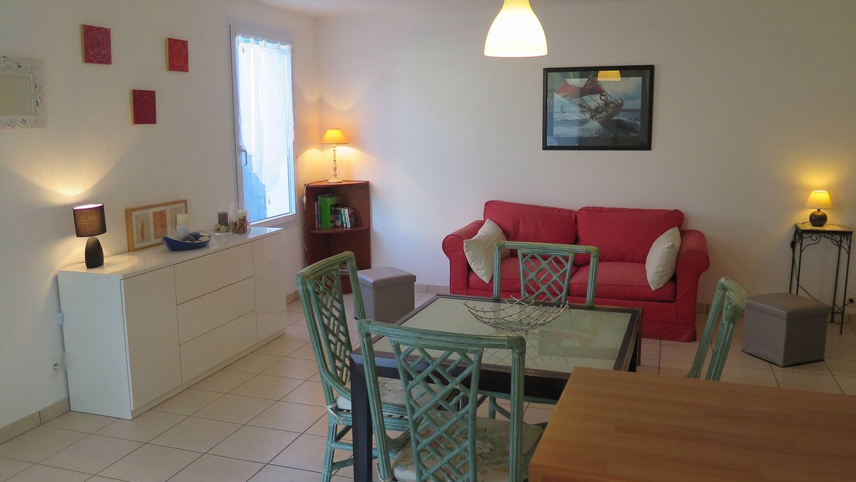 Marans Apartment | Apartment 62m Poitevin marshes/2 bedrooms/pool/secure resid