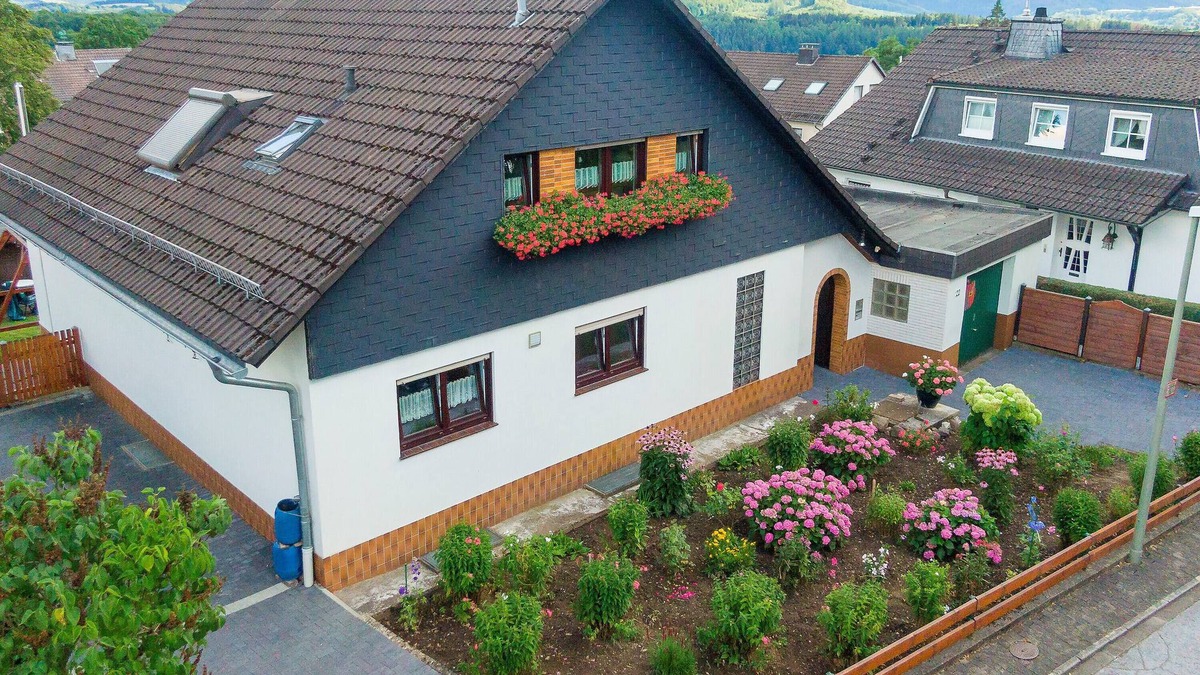 Finnentrop Apartment | Apartment '65 Qm Ferienwohnung Im Sauerland' with Private Terrace and Wi-Fi