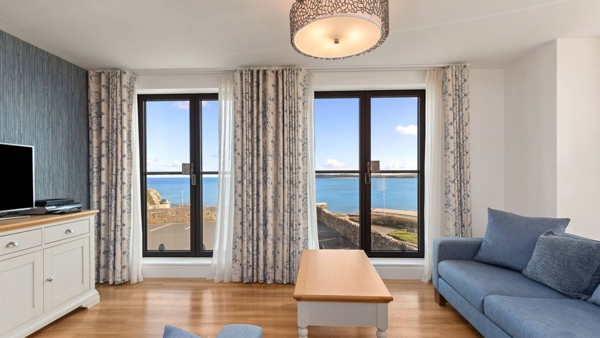 Tenby Apartment | Apartment 8 Waterstone House - Luxury Apartment, Sea Views, Pet Friendly