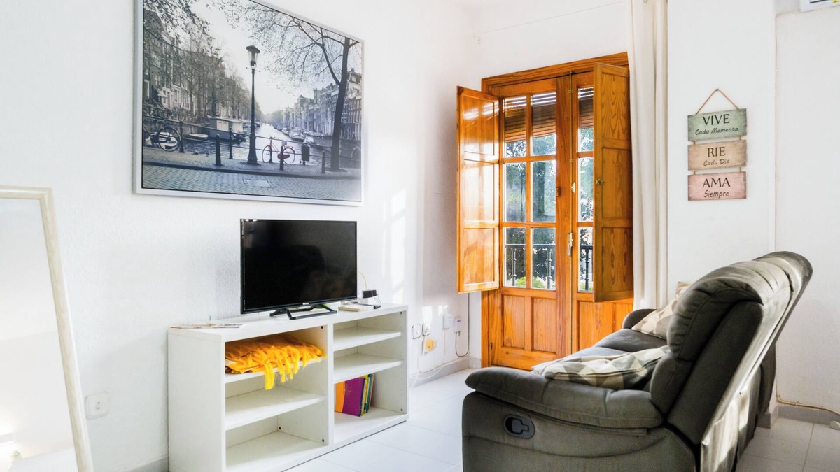 Doctor Barraquer-Grupo Renfe-Policlinico Apartment | Apartment 'A 2 minutos de la Alameda' with Wi-Fi and Air Conditioning