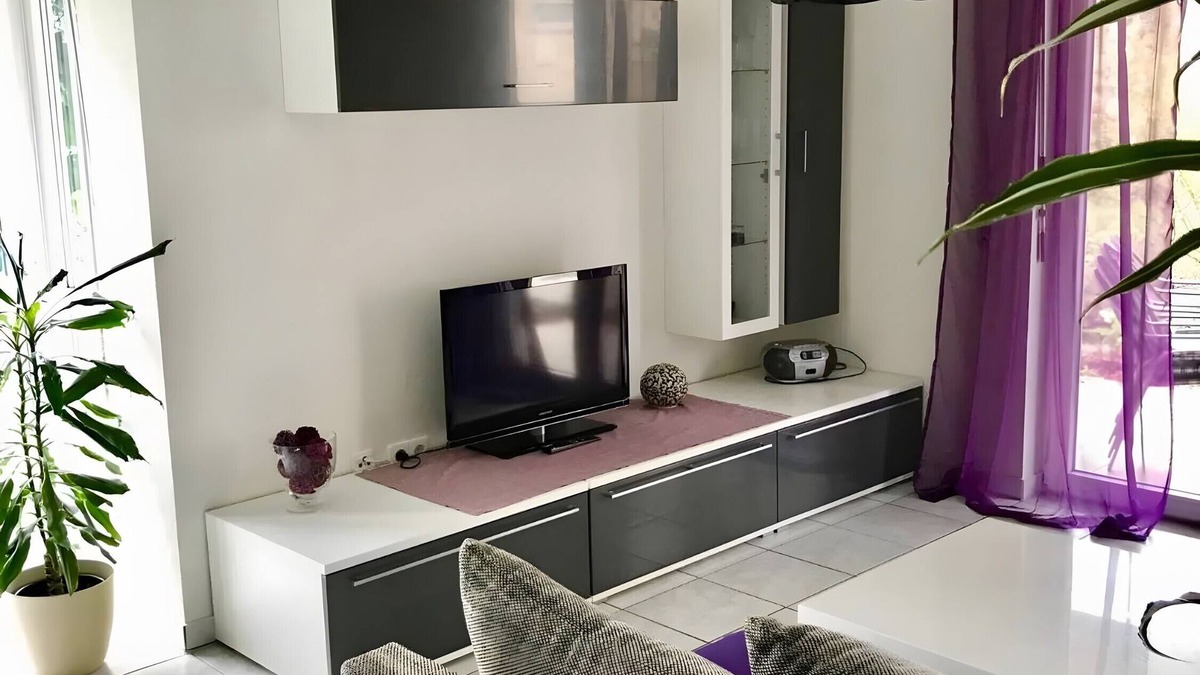Ludwigshafen Apartment | Apartment 'Annabelle' with Private Terrace and Wi-Fi