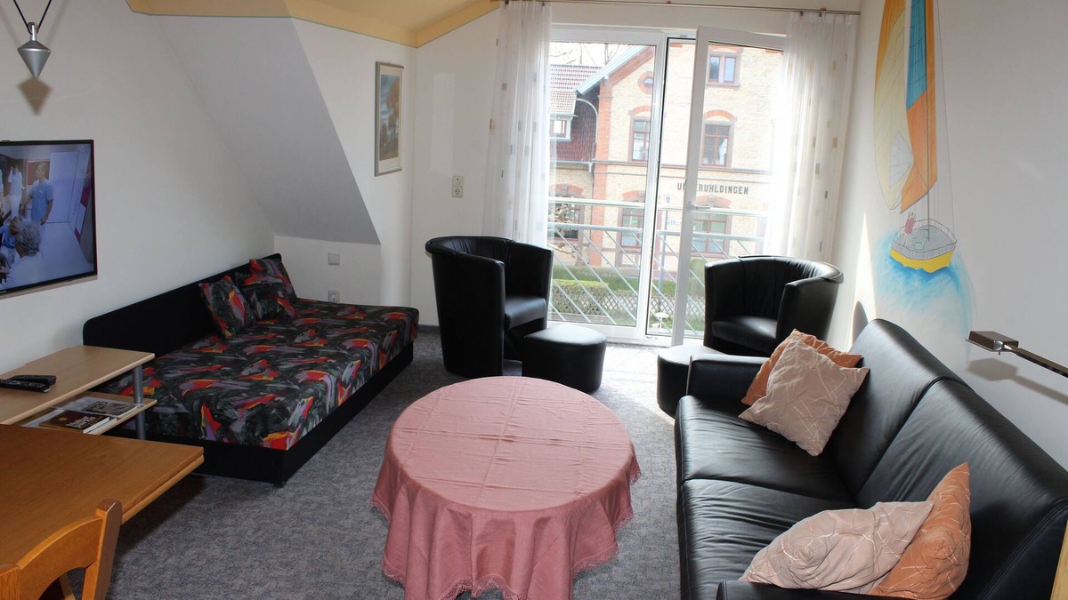 Unteruhldingen Apartment | Apartment "Altbau" 2nd floor, 60sqm, 1 bedroom, 1 living/sleeping area max. 4 persons