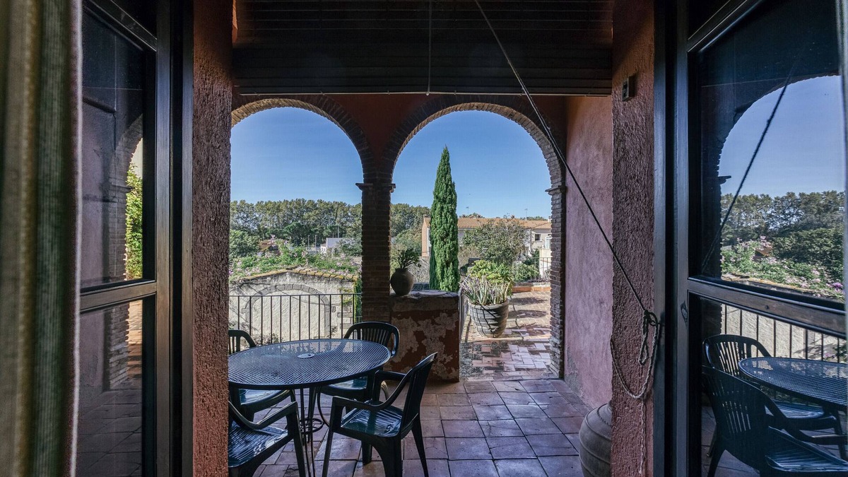 Castello d'Empuries Apartment | Apartment 'Apartaments Can Gibert - Aiguamolls' with Private Terrace, Wi-Fi and Air Conditioning