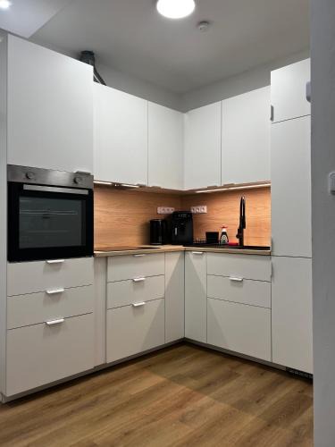Zizkov Apartment | Apartment A l Modern Stay with Parking