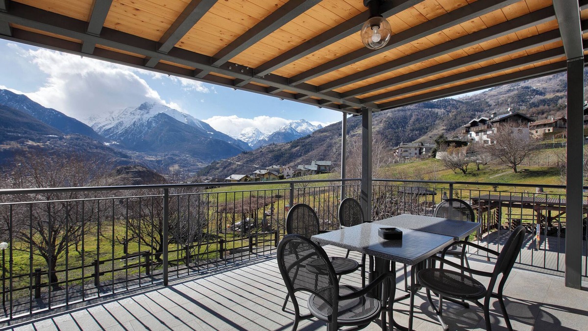 Saint-Pierre Apartment | Apartment 'A5' with Mountain View, Private Terrace and Wi-Fi