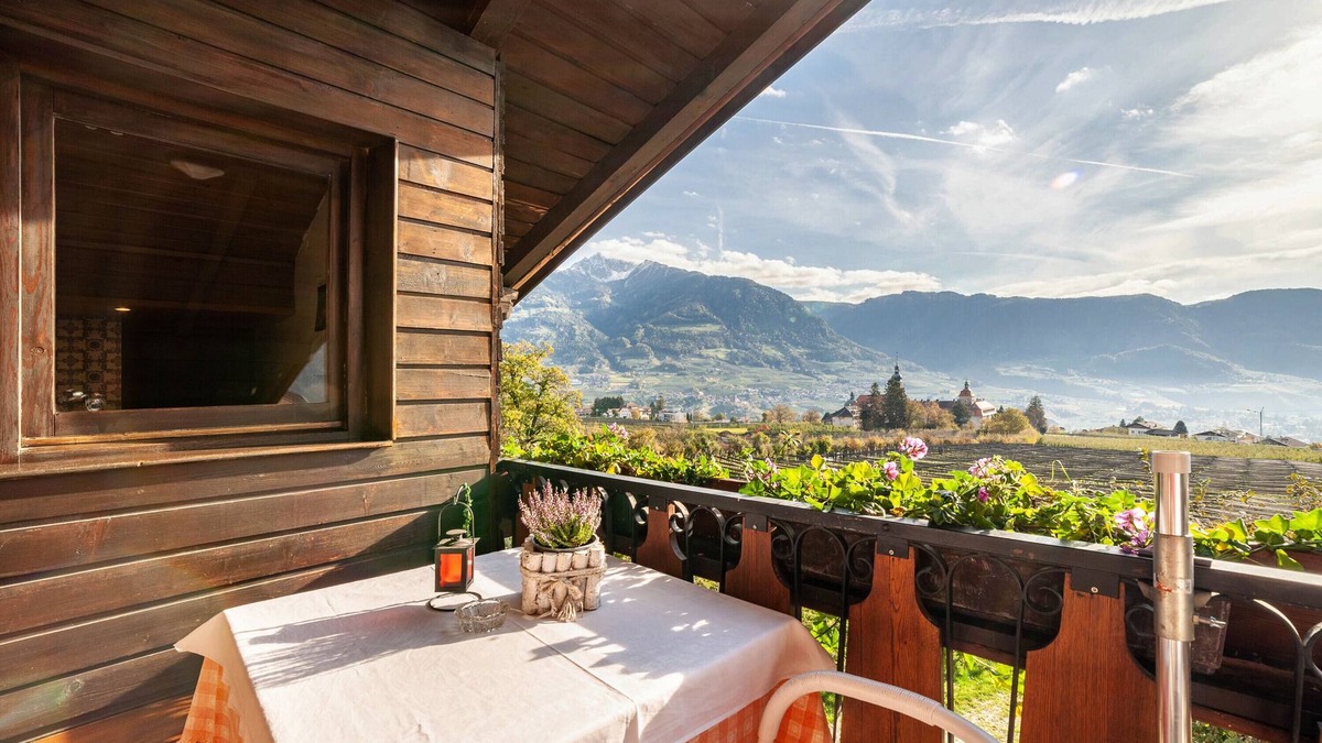 Tirolo Apartment | Apartment "Adang Ferienwohnung Mutspitz" with Mountain View, Garden & Wi-Fi