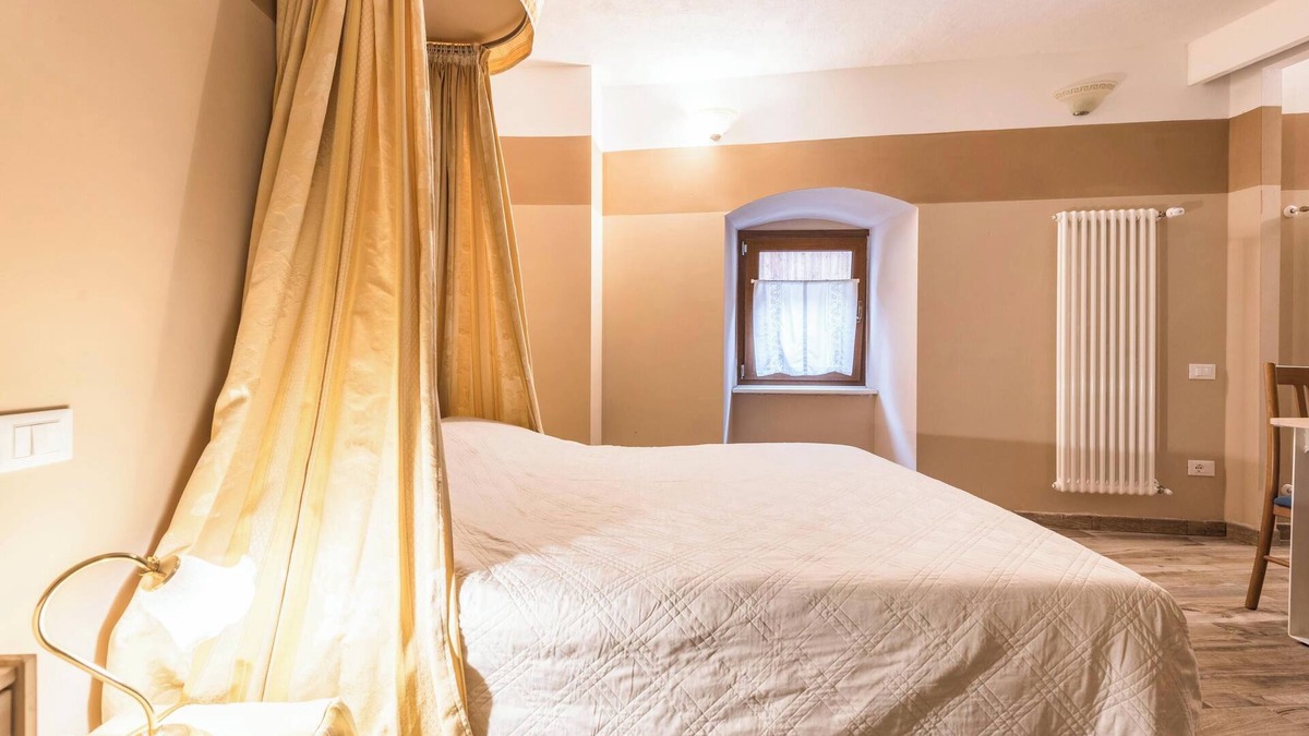 Canale di Tenno Apartment | Apartment Agriturismo "Al Gallo Nero Miele" near Lake Garda with Mountain View & Terrace