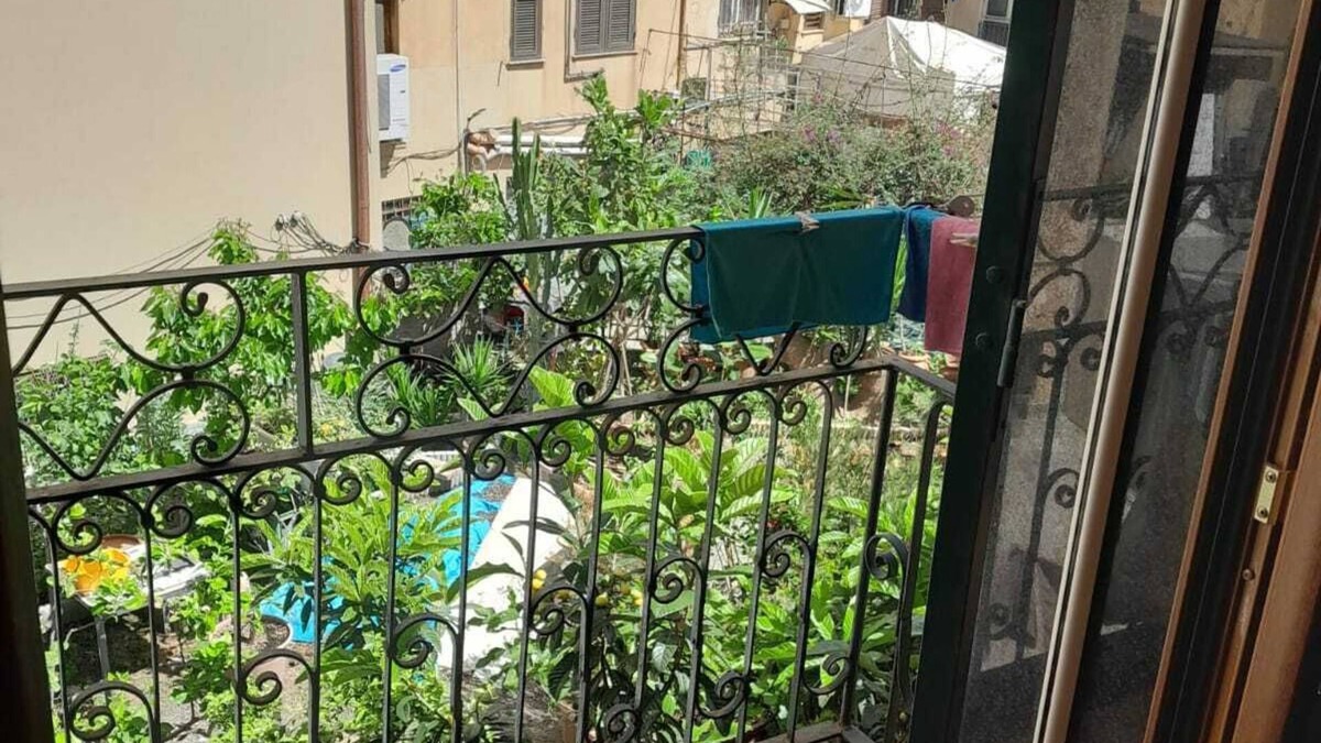 Sestri Ponente Apartment | Apartment 'Airport Station' with Balcony, Wi-Fi and Air Conditioning