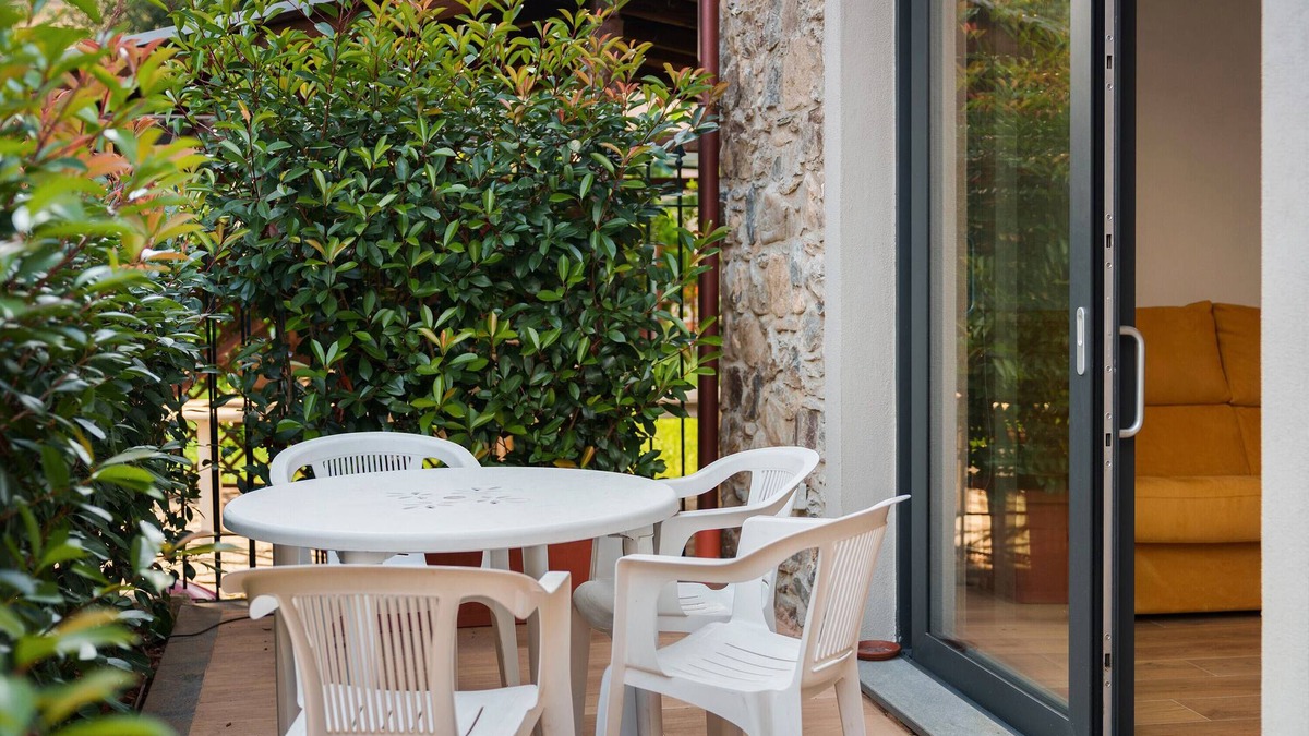 Moconesi Apartment | Apartment 'Alfred' with Private Terrace, Wi-Fi and Air Conditioning
