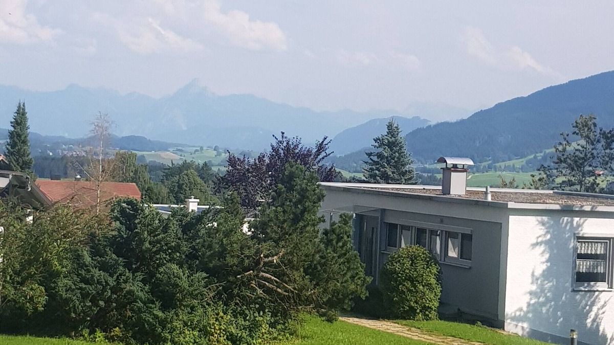 Oy Apartment | Apartment 'Alpennest' with Mountain View, Private Terrace and Wi-Fi