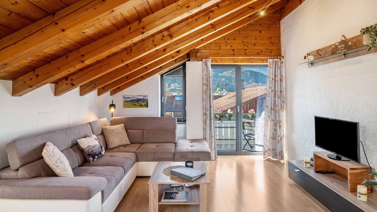 Sonthofen Apartment | Apartment 'Alpenvogel' with Mountain View, Balcony and Wi-Fi