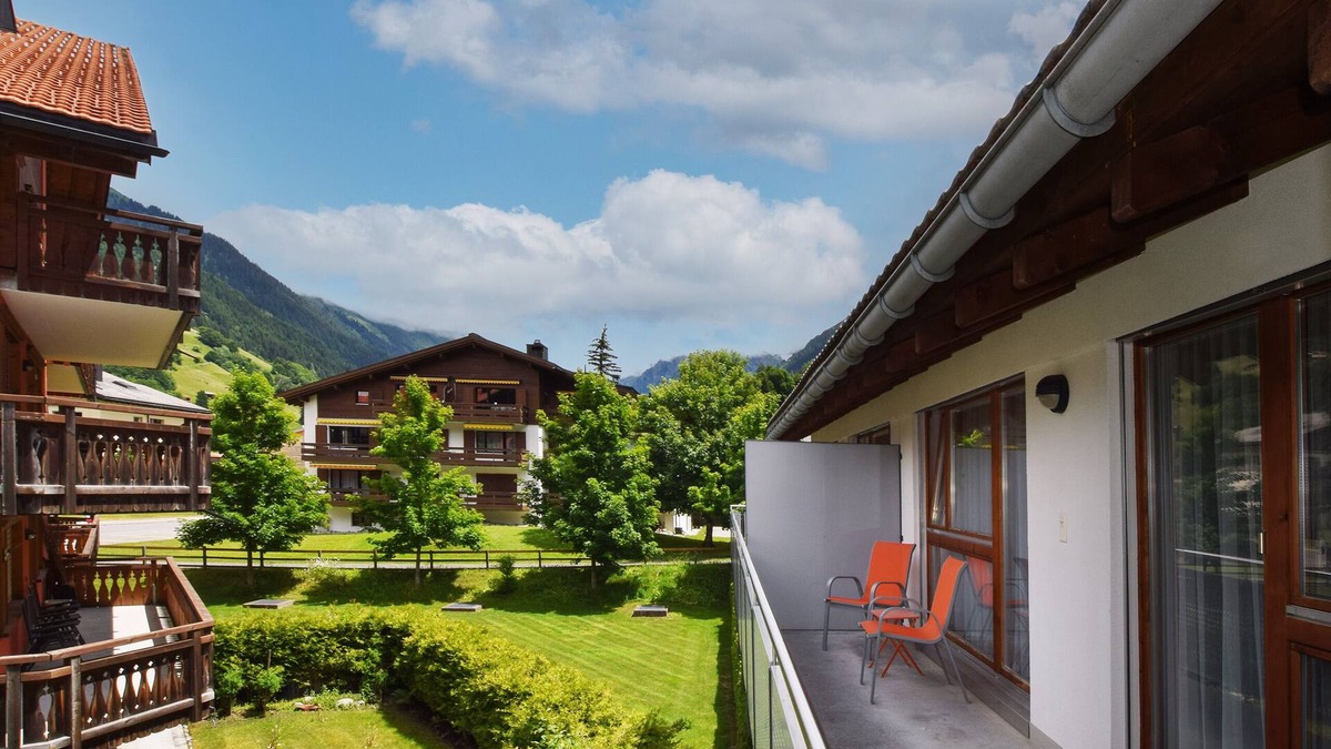 Klosters-Serneus Apartment | Apartment "Alpin 1" with Terrace & Wi-Fi