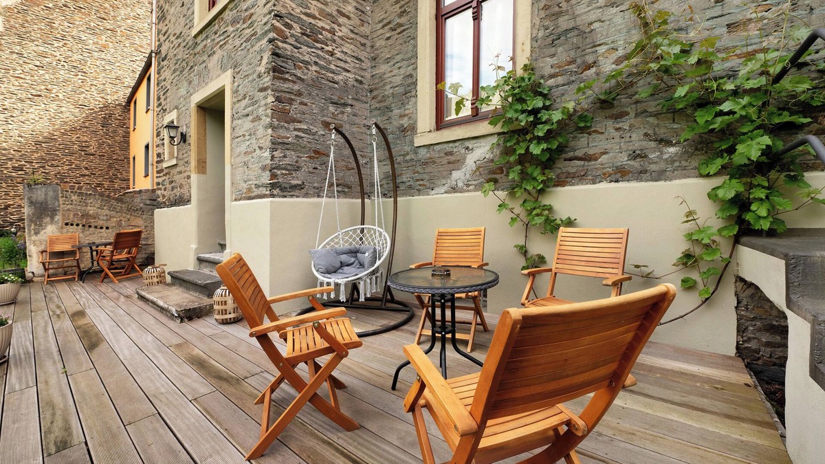 Traben-Trarbach Apartment | Apartment 'Alte Stadtvilla Am Weinberg 6' with Shared Garden and Wi-Fi