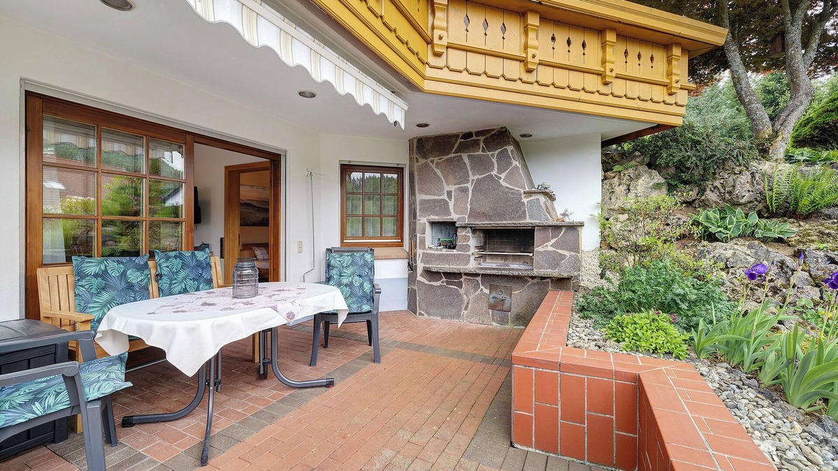 Gemarkung Laufen an der Eyach Apartment | Apartment 'Am Steinbach' with Mountain View, Private Terrace and Wi-Fi