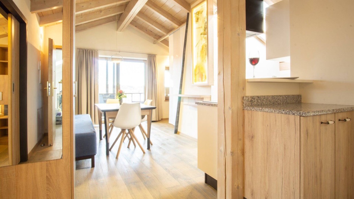 Pelham Apartment | Apartment "Ambiente" with Lake View, Shared Garden & Wi-Fi
