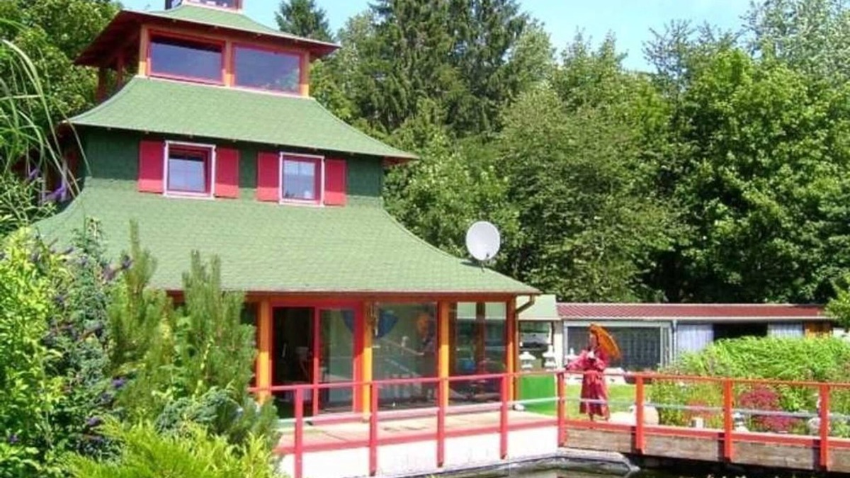 Lelkendorf Apartment | Apartment - Apartment in the Chinese Koi Temple