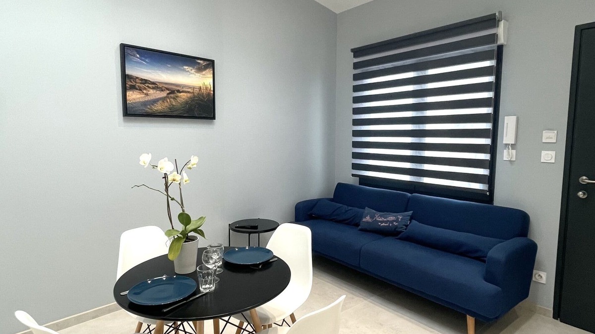 Montreuil-sur-Mer Apartment | Apartment-Apartment-Ensuite-No view-14
