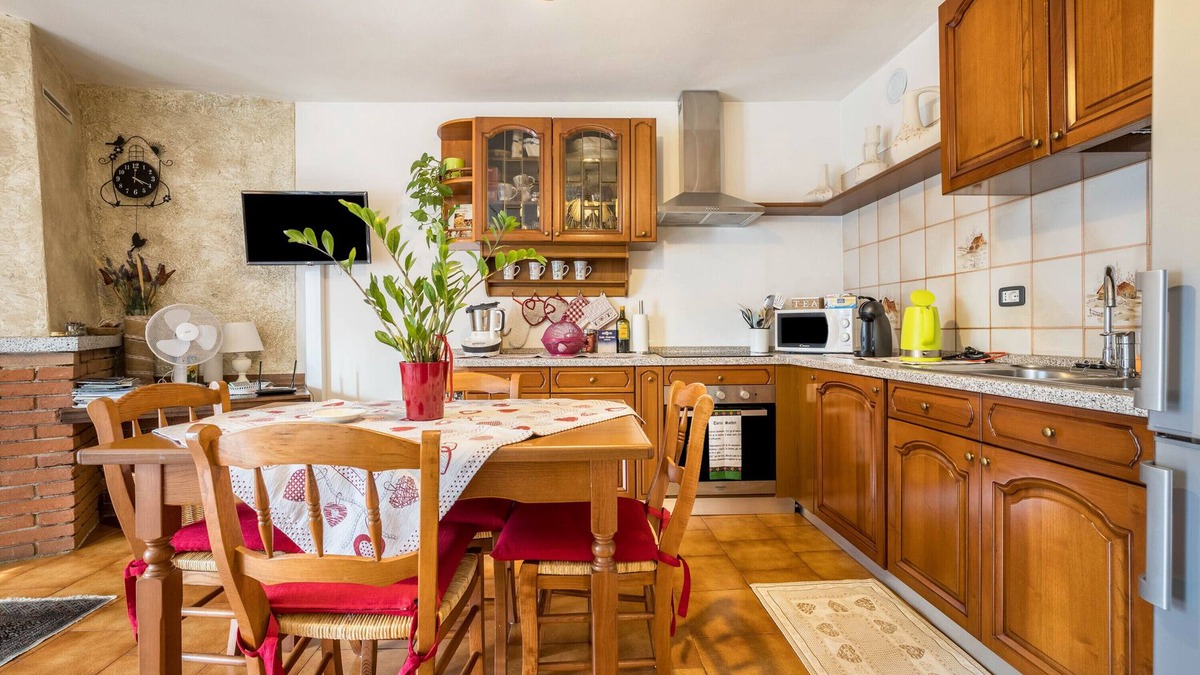 Tione di Trento Apartment | Apartment 'Appartamento Trentin' with Mountain View, Balcony and Wi-Fi