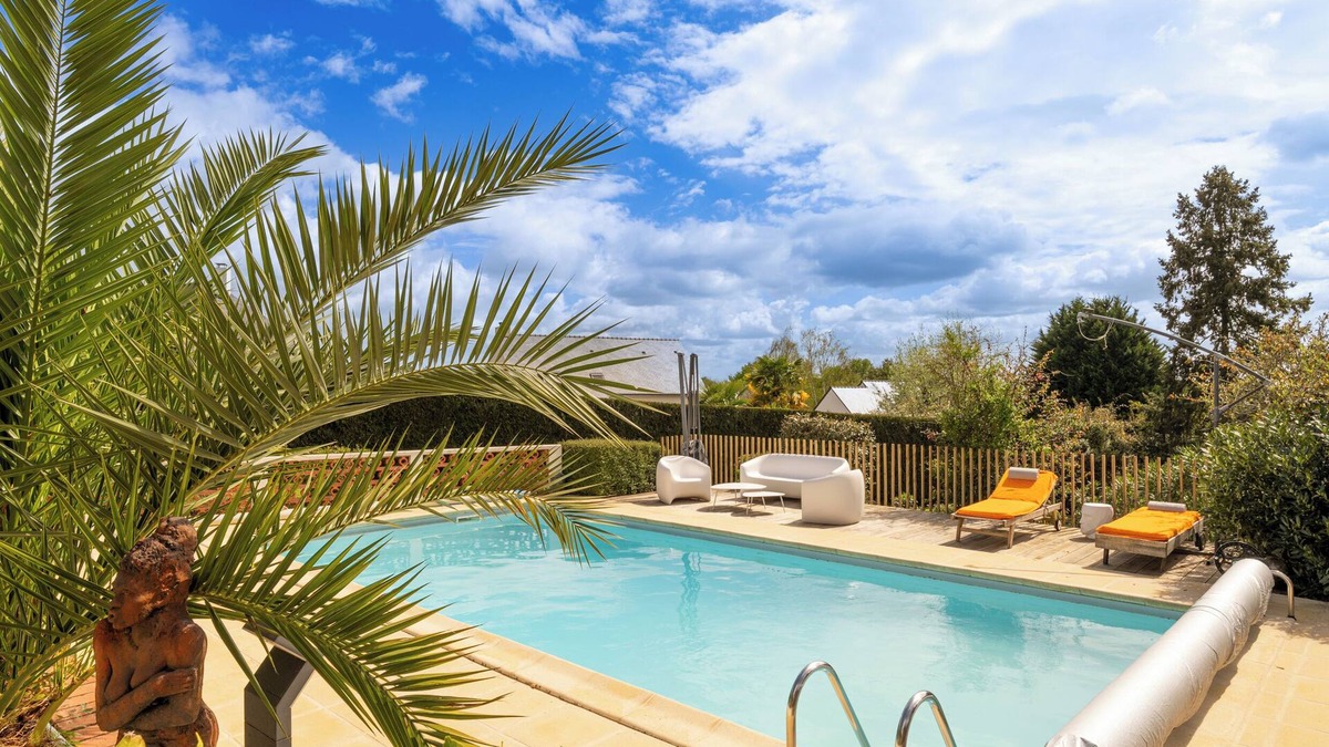 Suce-sur-Erdre Apartment | Apartment 'Appartement Le Pic Vert' with Shared Pool, Shared Terrace and Wi-Fi