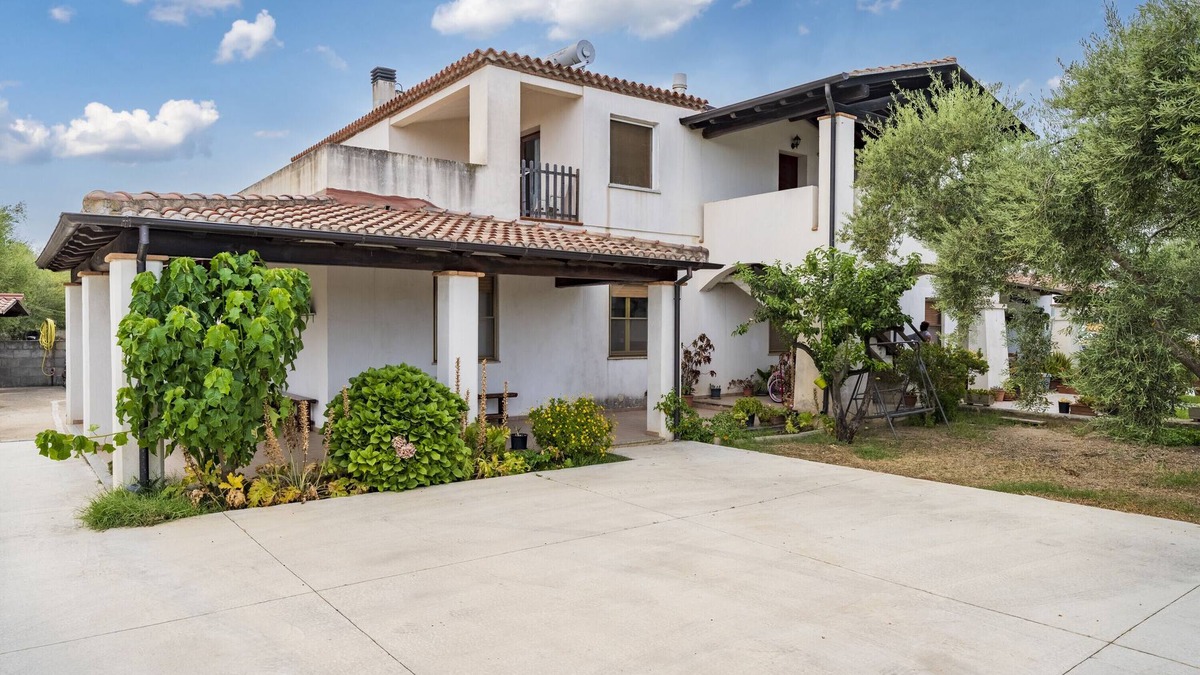 Lotzorai Apartment | Apartment 'Appartamento Orto Degli Ulivi' with Private Terrace, Private Garden and Wi-Fi