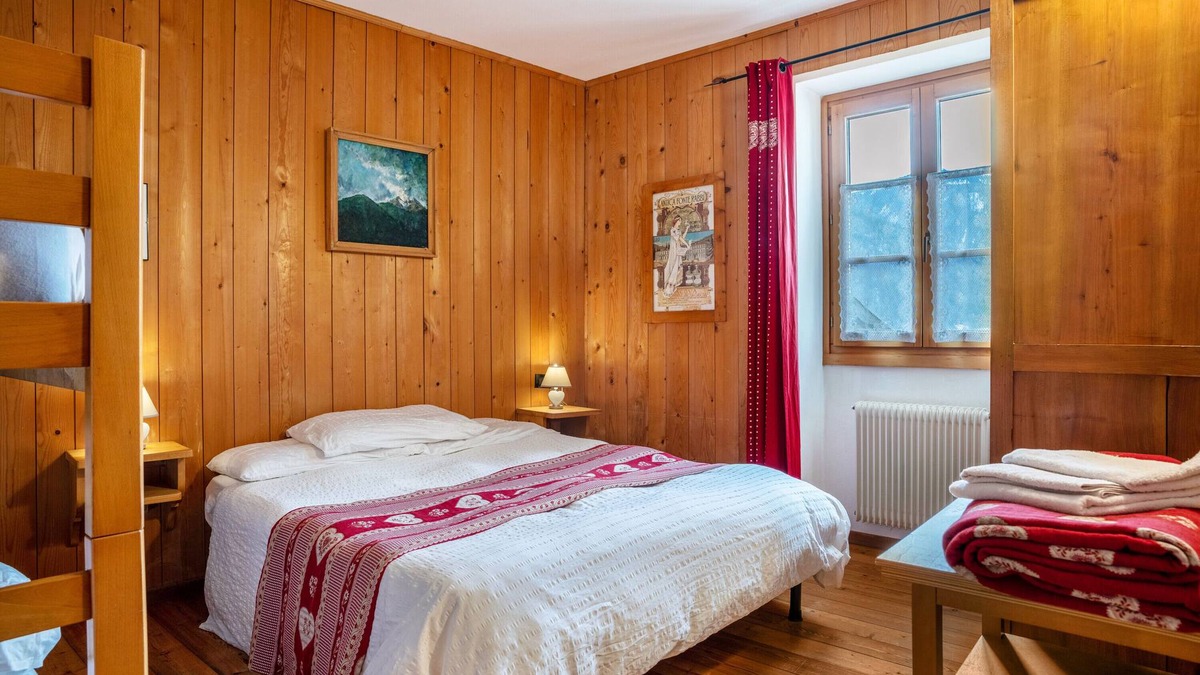 San Giacomo Apartment | Apartment 'Appartamento Moti' with Mountain View, Shared Garden and Balcony
