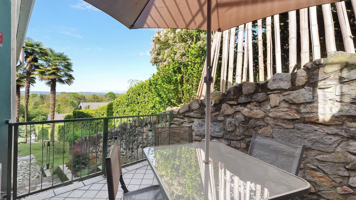 Vergiate Apartment | Apartment 'Arturo' with Mountain View, Wi-Fi and Air Conditioning