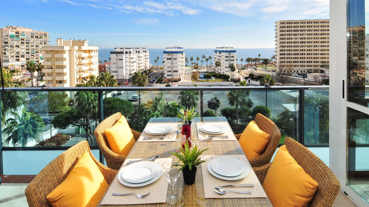 Torrequebrada Apartment | Apartment at 200 meters from the beach! Sea view. And communal pool.