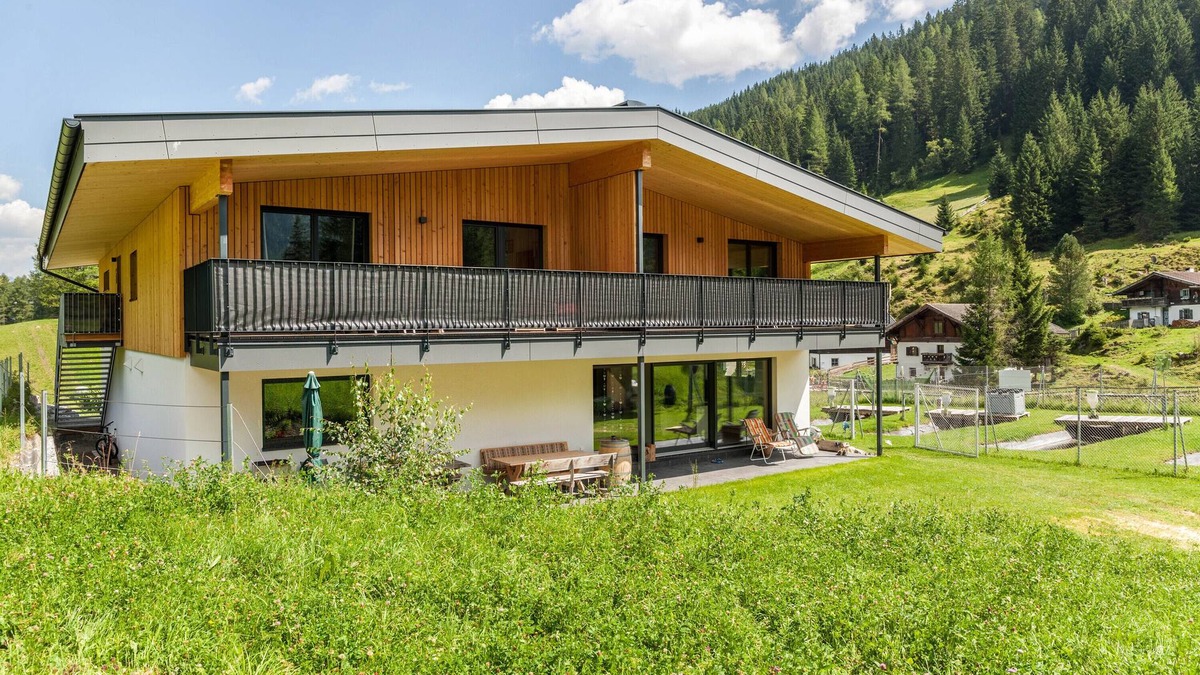 Obernberg am Brenner Apartment | Apartment 'Rehwiese' with Mountain View, Balcony and Wi-Fi