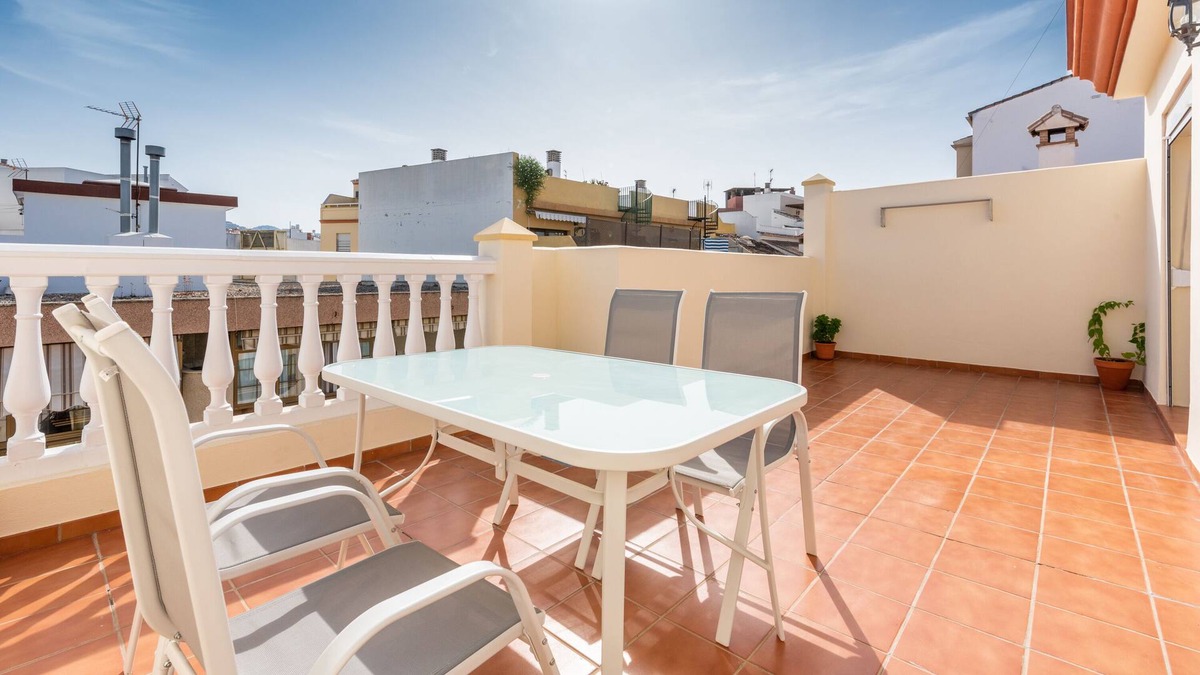 Rio Velez Apartment | Apartment Ático Espejo with Terrace & Wi-Fi