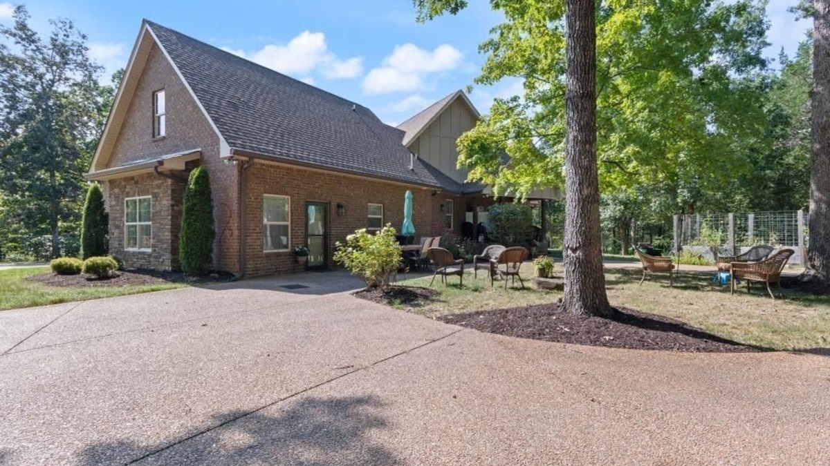 Dixon Springs Apartment | Apartment attached to main house near Cedars of Lebanon. Private driveway