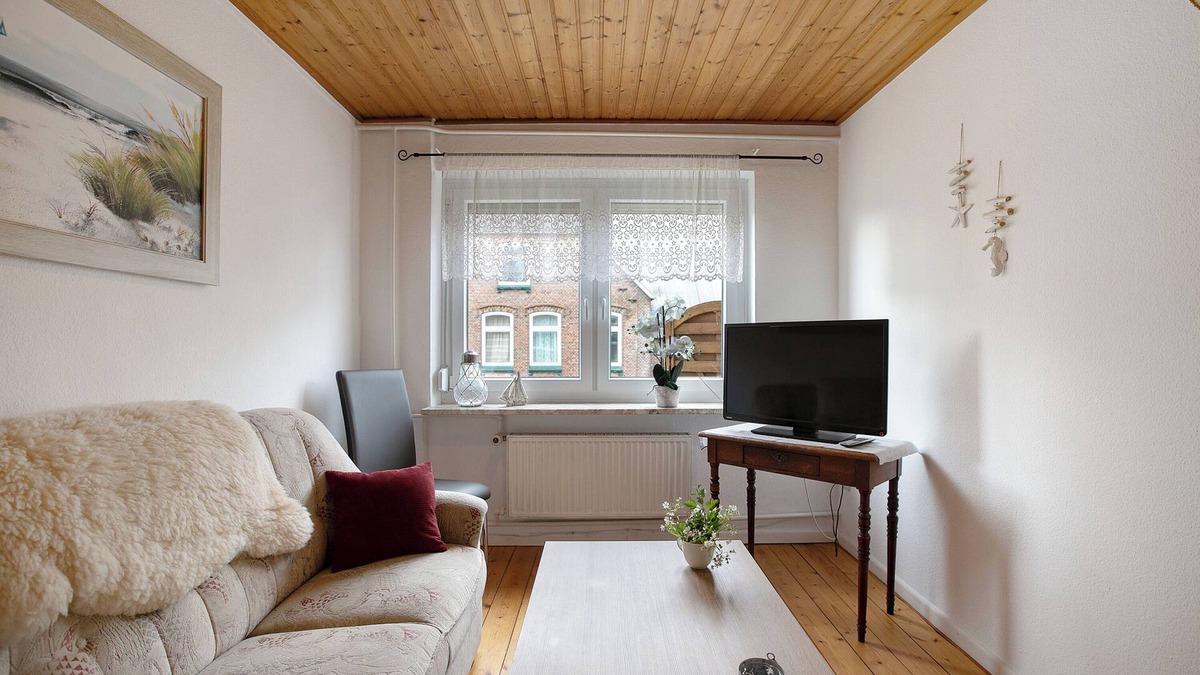 Wolmersdorf Apartment | Apartment 'Auf Dem Rosenhof' with Shared Terrace, Private Garden and Wi-Fi