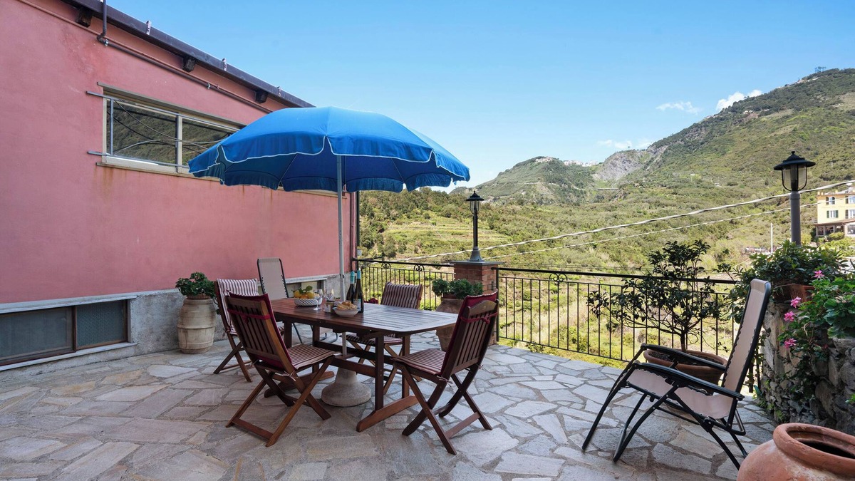 Corniglia Apartment | Apartment "Aurora" with Terrace & Wi-Fi