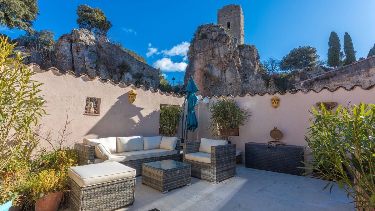 Chateaudouble Apartment | Apartment 'Avec Terrasse Tropezienne' with Wi-Fi and Air Conditioning