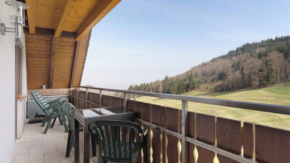 Kappelrodeck Apartment | Apartment 'B, 4 Sterne' with Mountain View, Shared Garden and Wi-Fi
