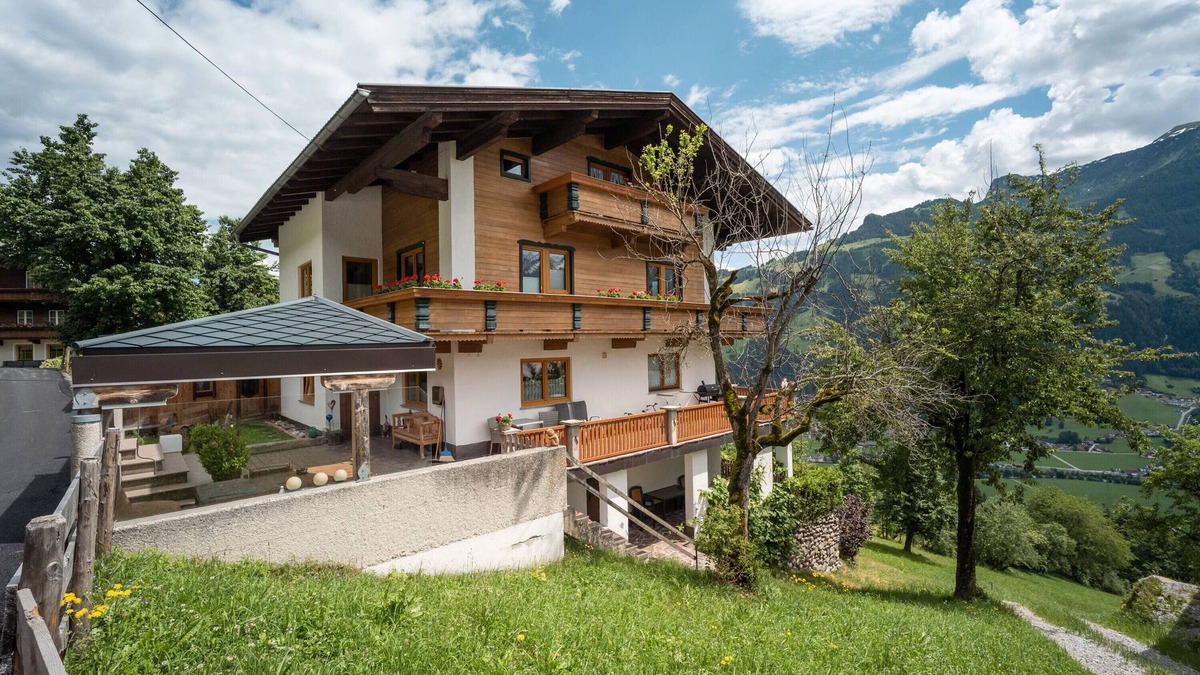 Hippach-Schwendberg Apartment | Apartment 'Buchauer' with Mountain View, Shared Garden and Wi-Fi